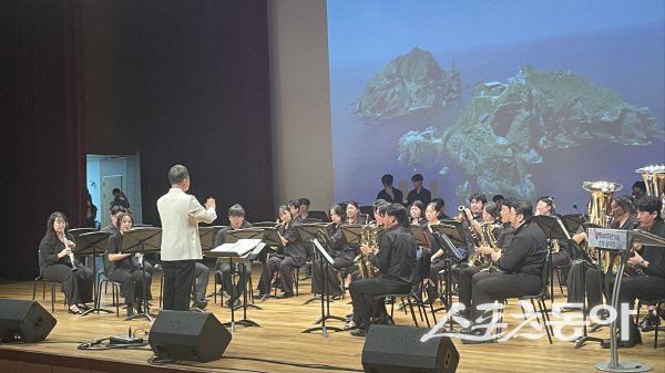 경상북도교육청이 울릉도와 독도에서 ‘광복 80주년 기념 울릉도 초청 음악회’를 성황리에 개최했다. 사진제공 ㅣ 경북교육청