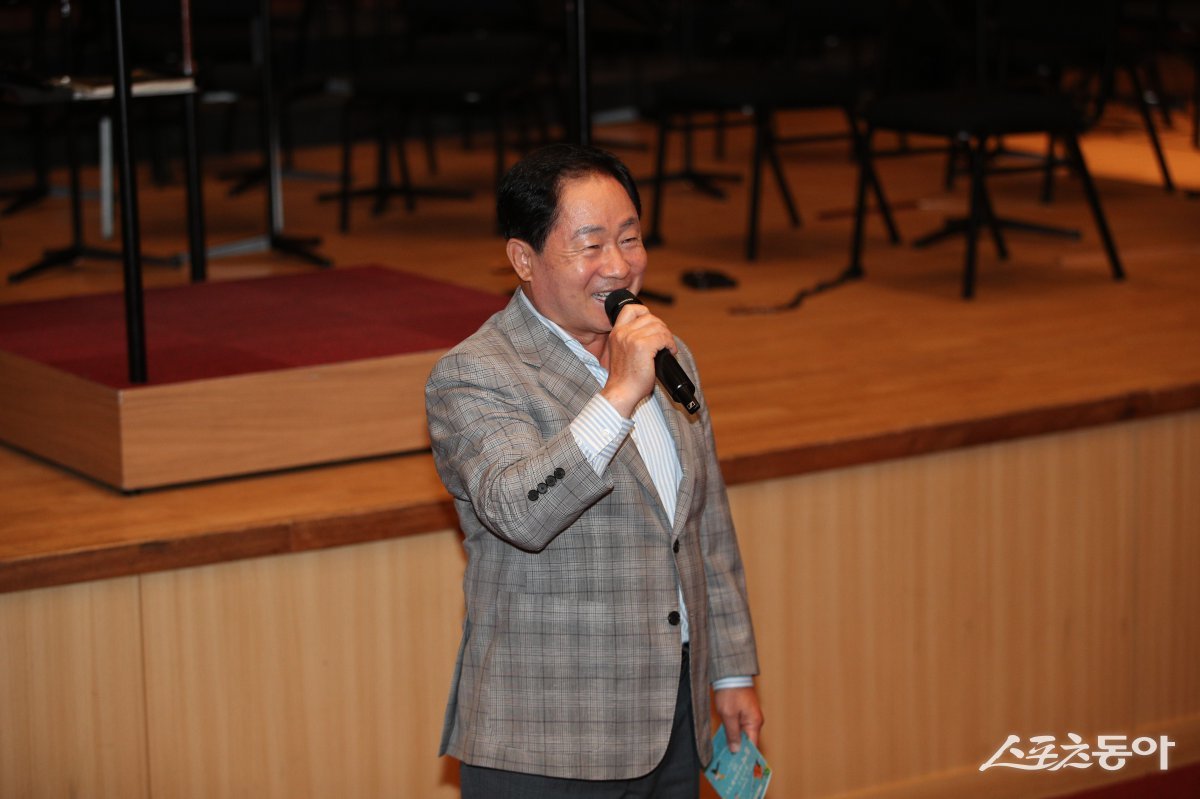 주광덕 남양주시장이 12일 다산아트홀에 연주회에서 인사말을 하고 있다. 사진제공ㅣ남양주시