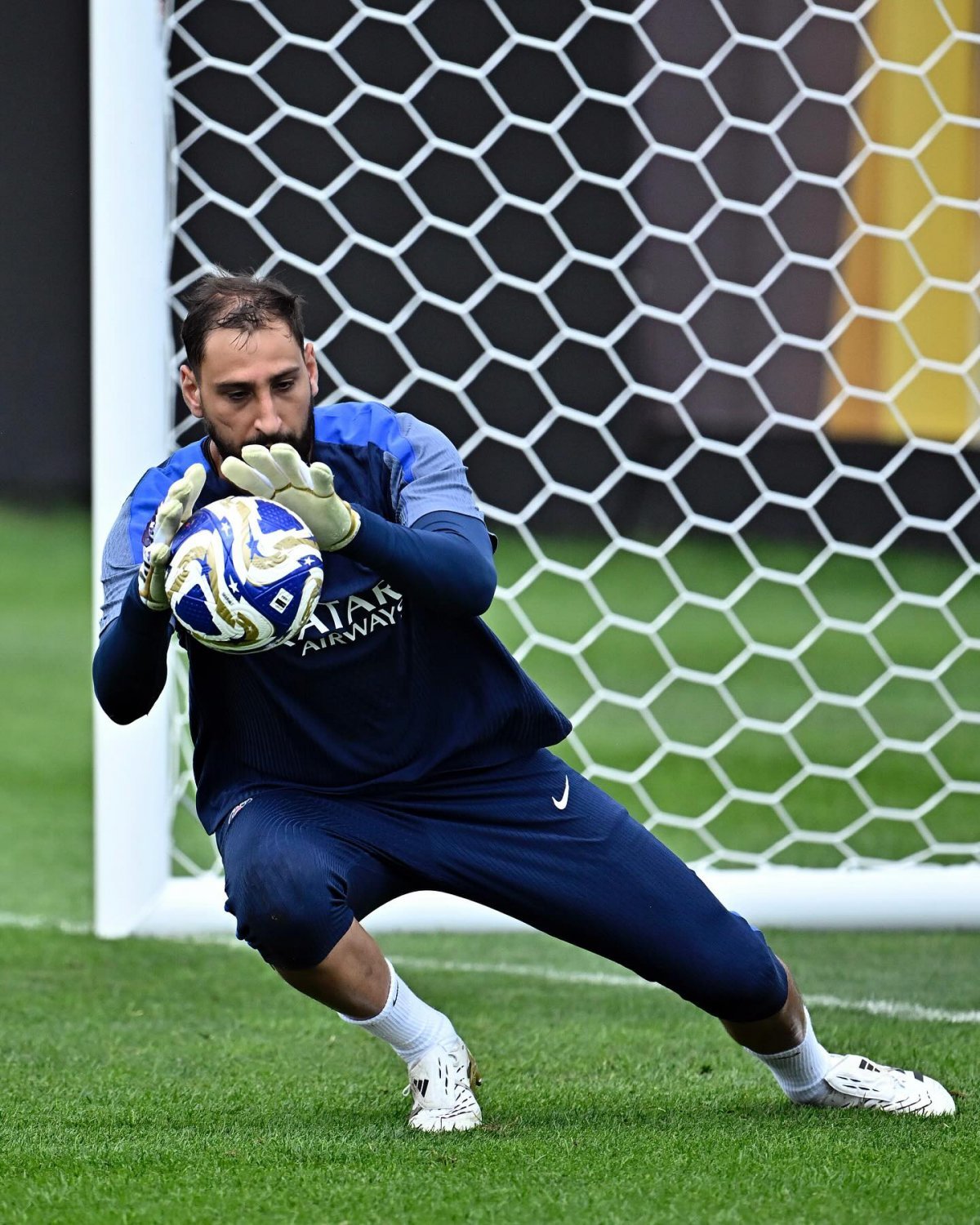 잔루이지 돈나룸마는 13일(한국시간) 구단의 UEFA 슈퍼컵 토트넘(잉글랜드)전을 하루 앞두고 명단에서 제외됐다. 루이스 엔리케 PSG 감독은 “돈나룸마와는 다른 골키퍼 유형을 원한다”며 배제 이유를 설명했다. 사진출처｜PSG 페이스북