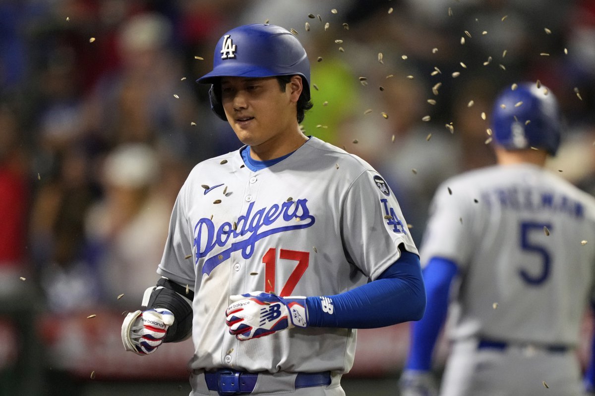 다저스 오타니는 13일(한국시간) 에인절스와 원정경기에서 시즌 43호 홈런을 터트렸다. 그는 이 홈런을 NL 홈런 단독 선두로 올라섰다. LA(미 캘리포니아주)|AP뉴시스