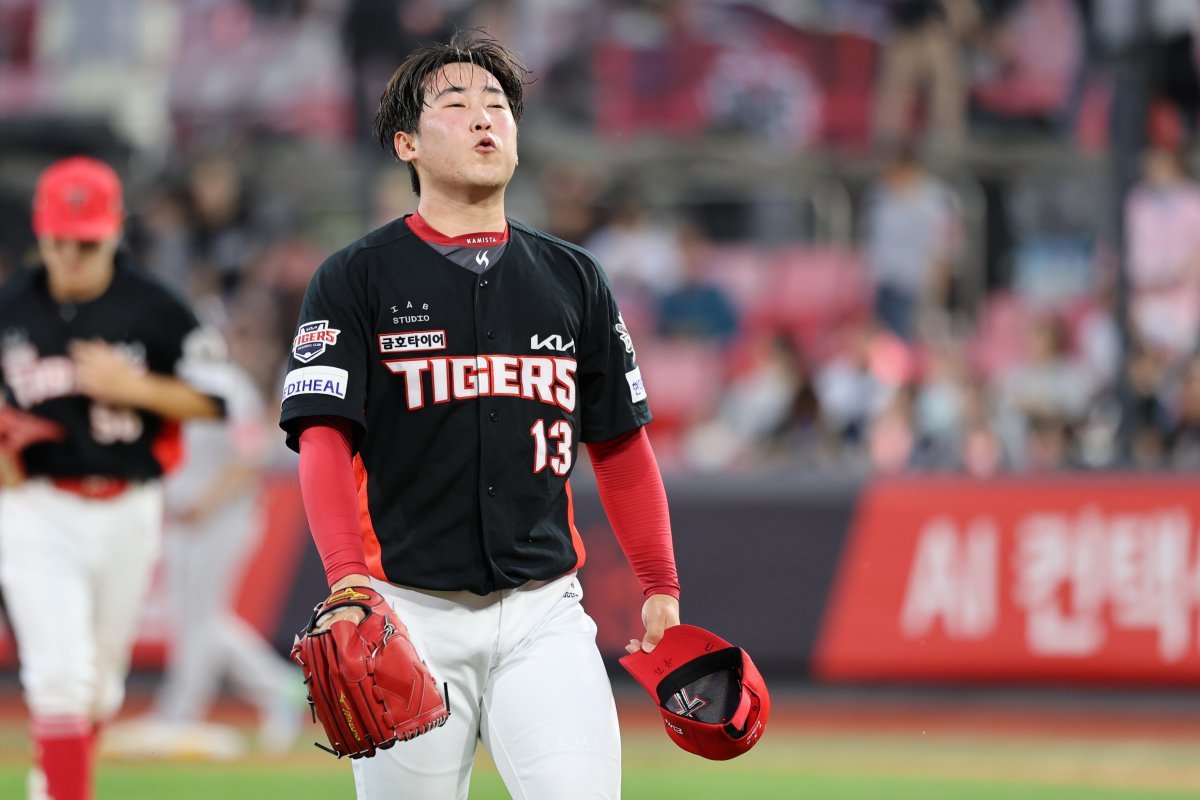 윤영철은 다음달 4일 일본 요코하마에서 토미존 수술을 받는다. 그는 지난달 왼쪽 팔꿈치 부상으로 이탈한 지 1달 만에 수술 진행을 최종적으로 결정했다. 사진제공|KIA 타이거즈