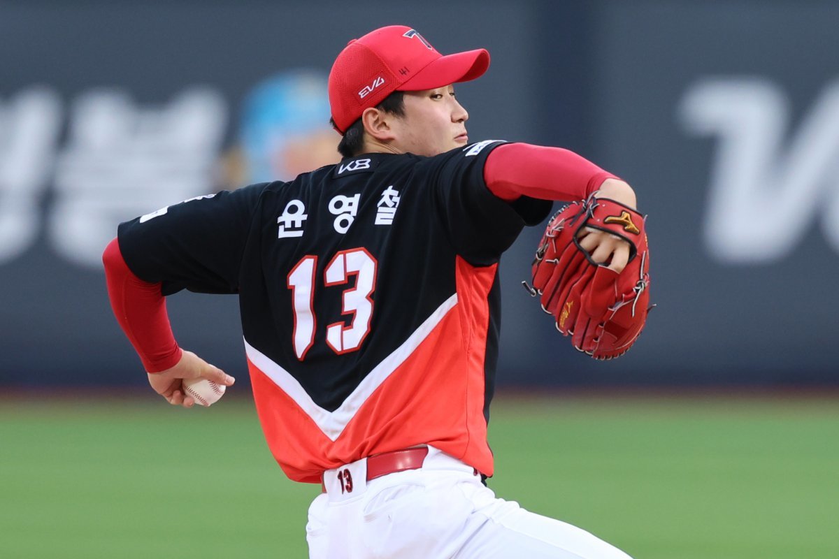 윤영철은 다음달 4일 일본 요코하마에서 토미존 수술을 받는다. 그는 지난달 왼쪽 팔꿈치 부상으로 이탈한 지 1달 만에 수술 진행을 최종적으로 결정했다. 사진제공|KIA 타이거즈