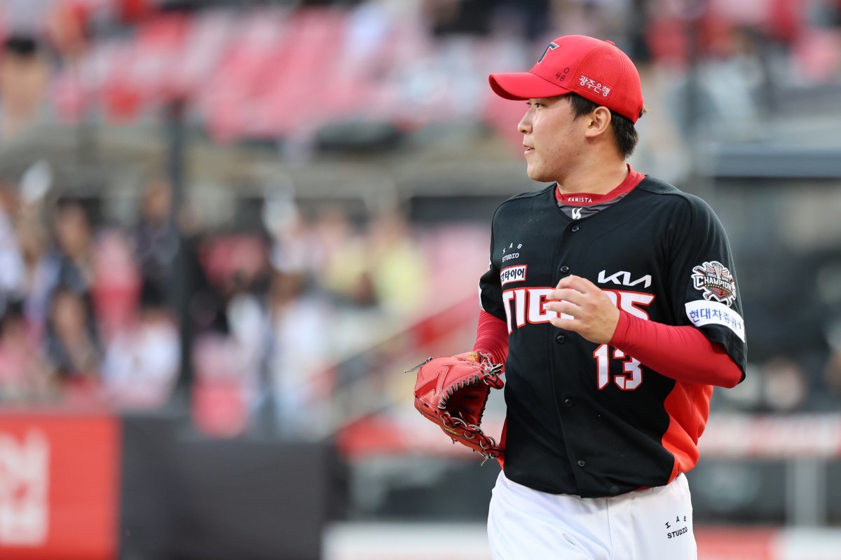 윤영철은 다음달 4일 일본 요코하마에서 토미존 수술을 받는다. 그는 지난달 왼쪽 팔꿈치 부상으로 이탈한 지 1달 만에 수술 진행을 최종적으로 결정했다. 사진제공|KIA 타이거즈