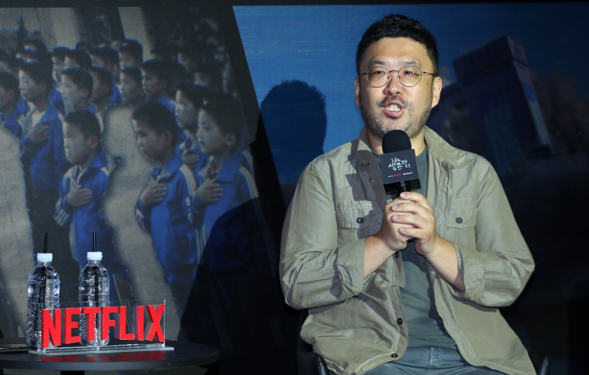 [서울=뉴시스] 김혜진 기자 = 조성현PD가 13일 오전 서울 용산구 CGV용산아이파크몰에서 열린 넷플릭스 ‘나는 생존자다’ 제작발표회에서 인사말을 하고 있다. 2025.08.13. jini@newsis.com