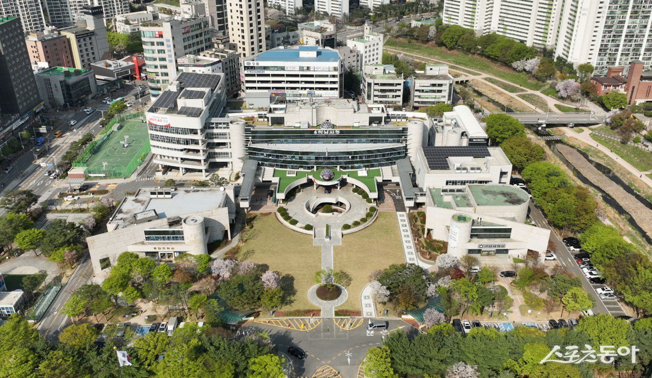 하남시(시장 이현재)가 ‘정보통신설비 유지보수 관리자 선임제도’를 도입해 중대형 건축물의 통신 설비 관리 기준을 대폭 강화했다(하남시청 전경). 사진제공|하남시