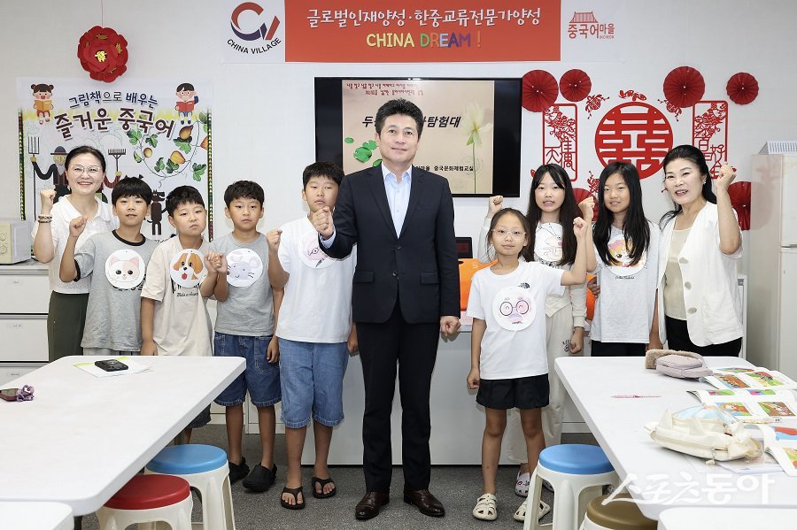 김정헌 인천 중구청장이 ’중구 마을학교’ 수업 현장 2곳을 방문했다. 사진제공|인천 중구청