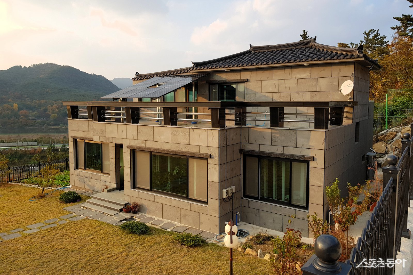 주택베란다형 태양광. 사진제공=무주군