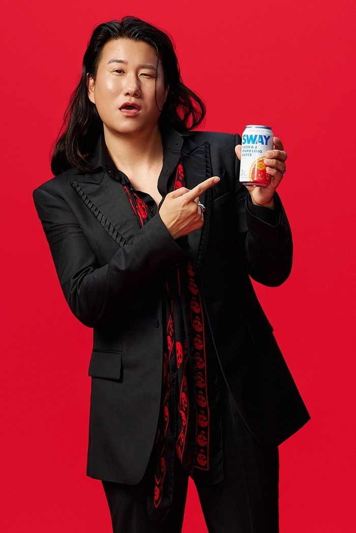 신개념 탄산주 ‘SWAY’의 광고모델로 발탁된 임우일. 사진제공ㅣSWAY(스웨이)
