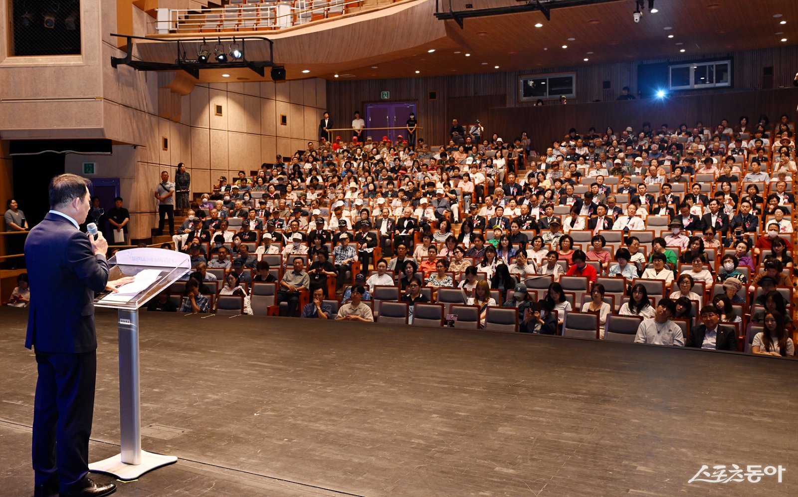 김연균 의장이 15일 의정부예술의전당에서 열린 제80주년 광복절 경축식에서 축사를 하고 있다. 사진제공ㅣ의정부시의회 