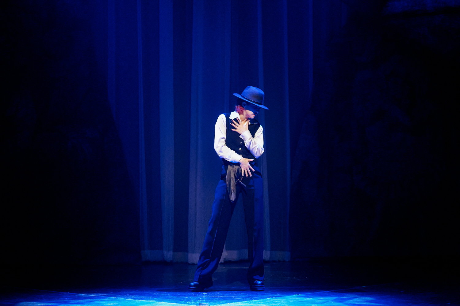 ‘허밍버드’ 장면에서 안무를 선보이는 아이키. 사진제공 | EMK뮤지컬컴퍼니