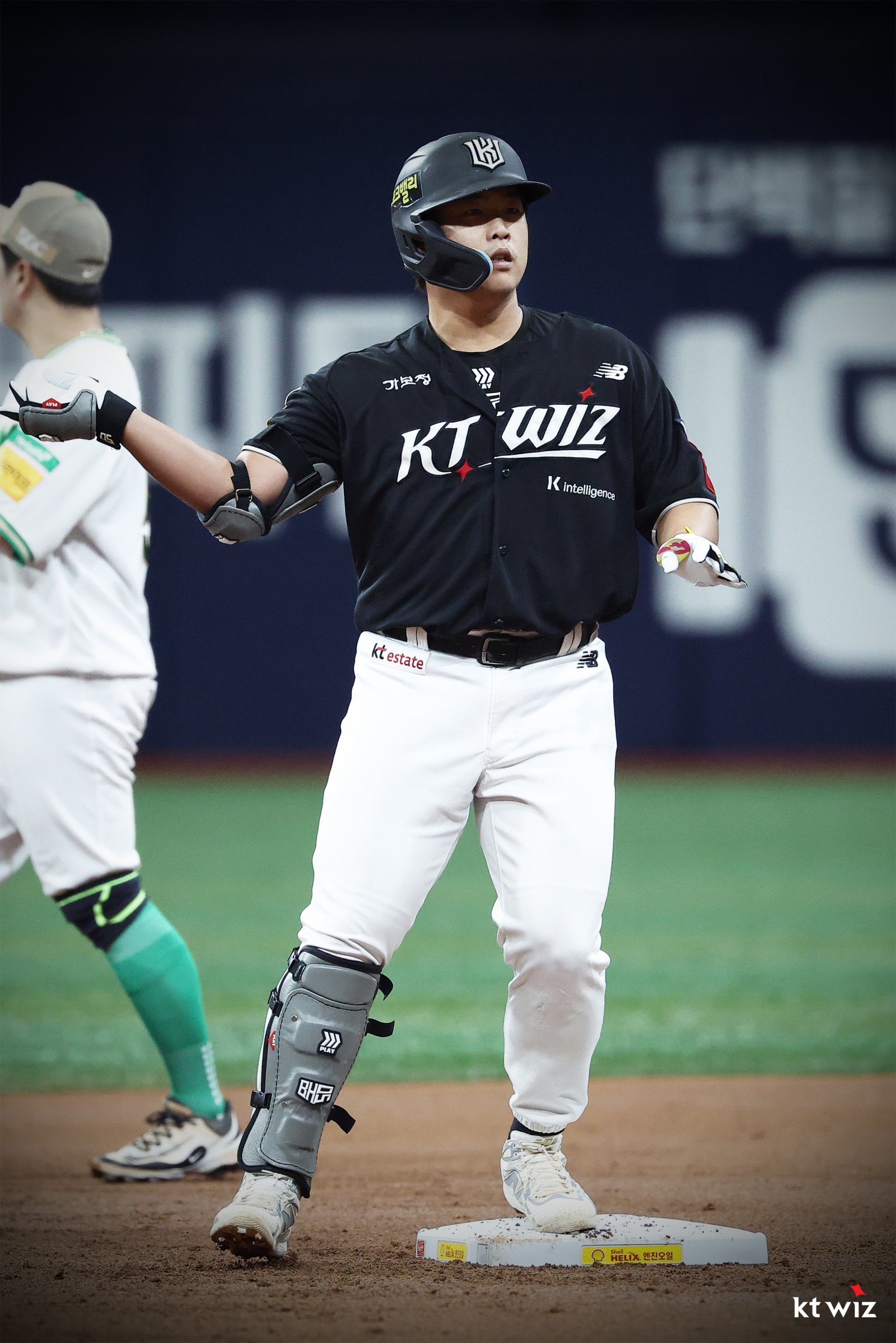 KT 강백호가 17일 고척스카이돔에서 열린 키움과 원정경기에서 5타수 2안타 2타점을 기록하며 팀의 5-3 승리를 이끌었다. 강백호는 8월 월간 타율 0.358로 타격감을 끌어올렸다. 사진제공｜KT 위즈