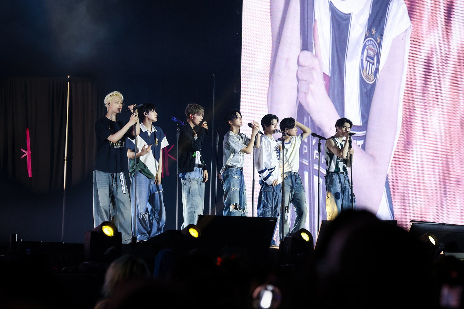 2만2000석에 달하는 LA BMO 스타디움 객석을 완전 매진시키며 극강의 인기를 과시한 엔하이픈 사진제공|빌리프랩