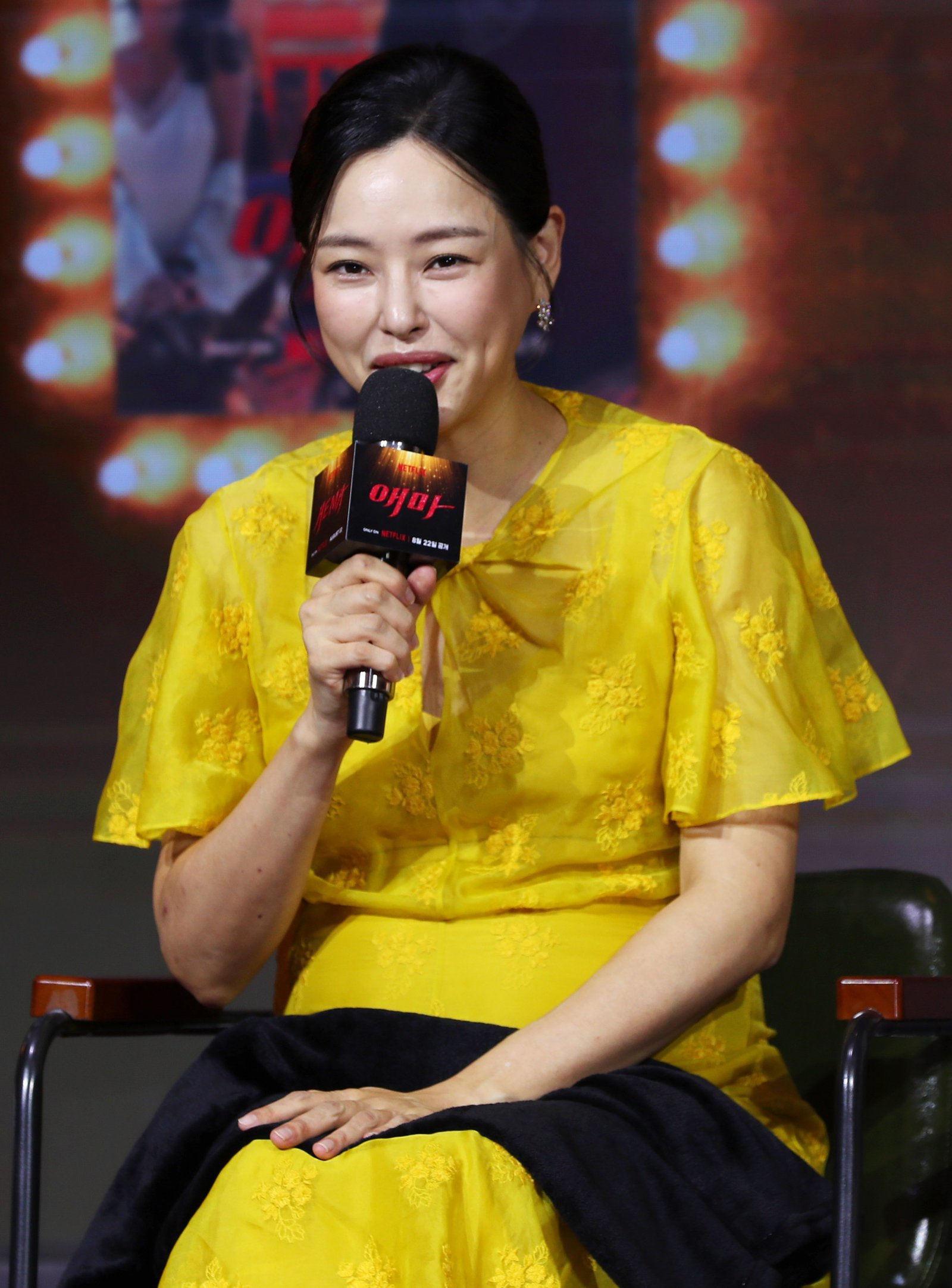 [서울=뉴시스] 김혜진 기자 = 배우 이하늬가 18일 오전 서울 마포구 호텔 나루에서 열린 넷플릭스 시리즈 ‘애마’ 제작발표회에서 인사말을 하고 있다. 2025.08.18. jini@newsis.com