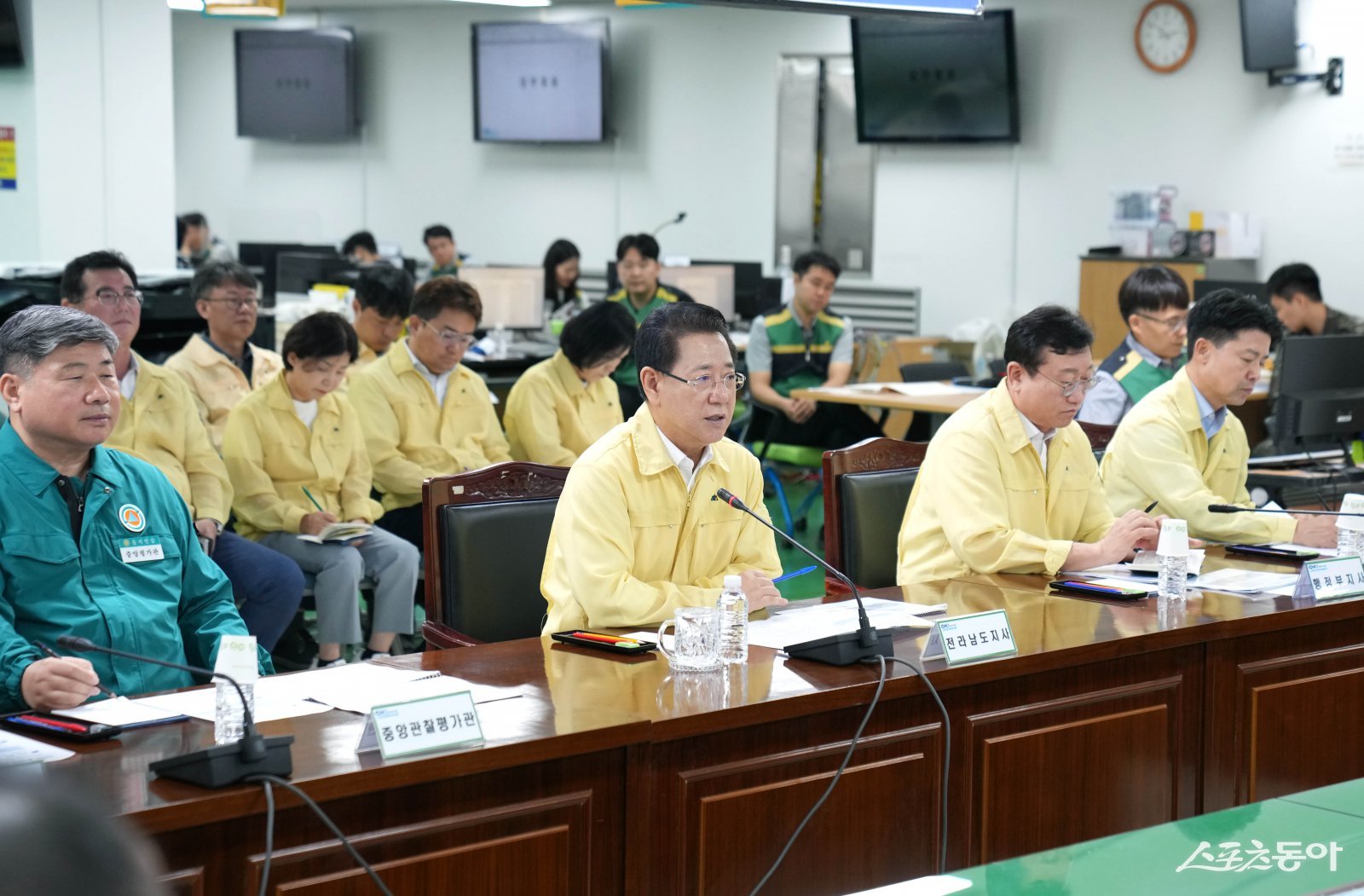 김영록 전라남도지사가 18일 오전 도청 충무시설에서 ‘2025년 을지연습 최초상황보고회의’를 주재하고 있다. 사진제공=전남도