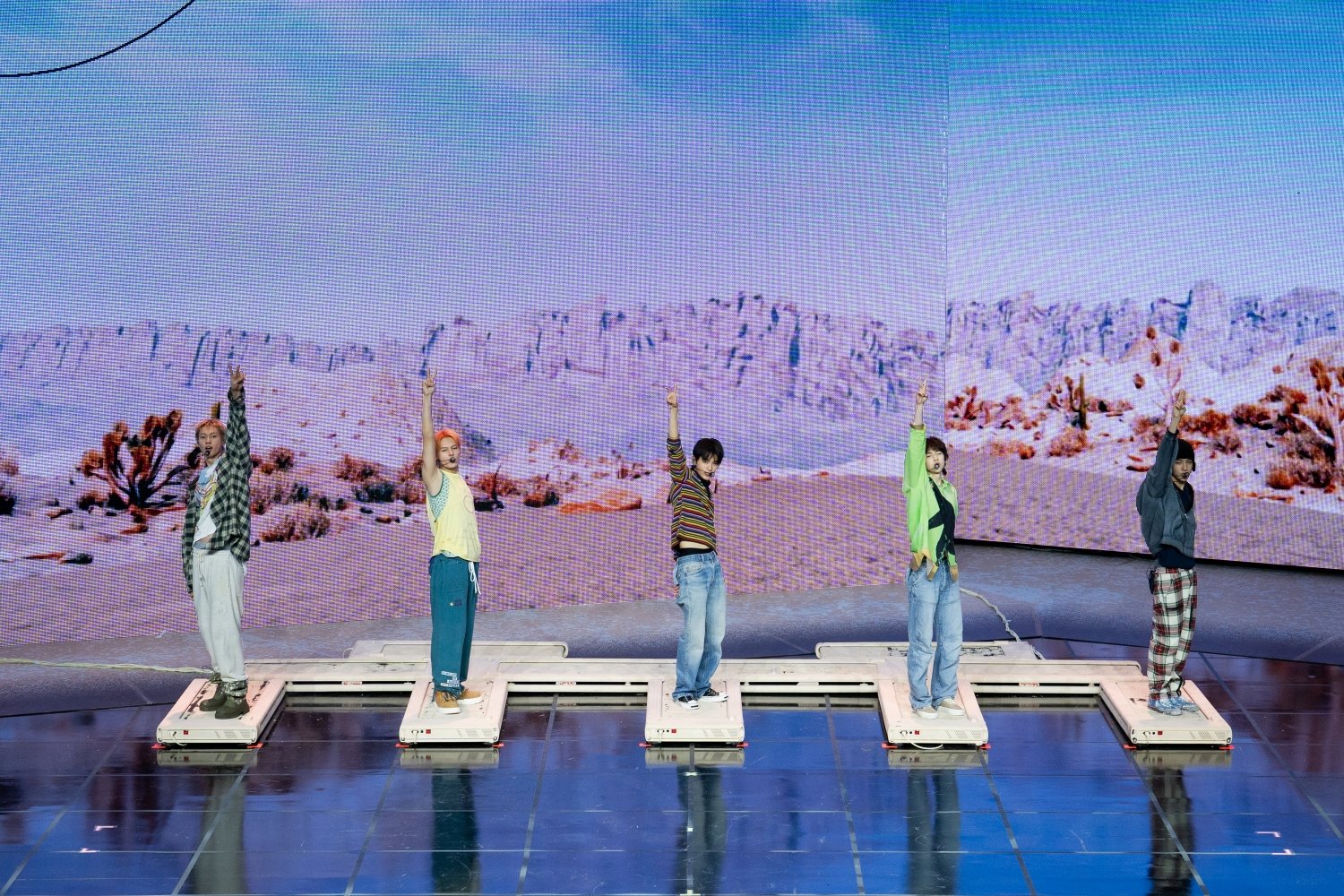 지금껏 들어본 적 없던 아이돌 데뷔곡임은 분명한 듯. 18일 미디어 쇼케이스를 통해 노래 ‘왓 유 원트’ 라이브 무대를 선보인 코르티스. 사진제공|빅히트뮤직