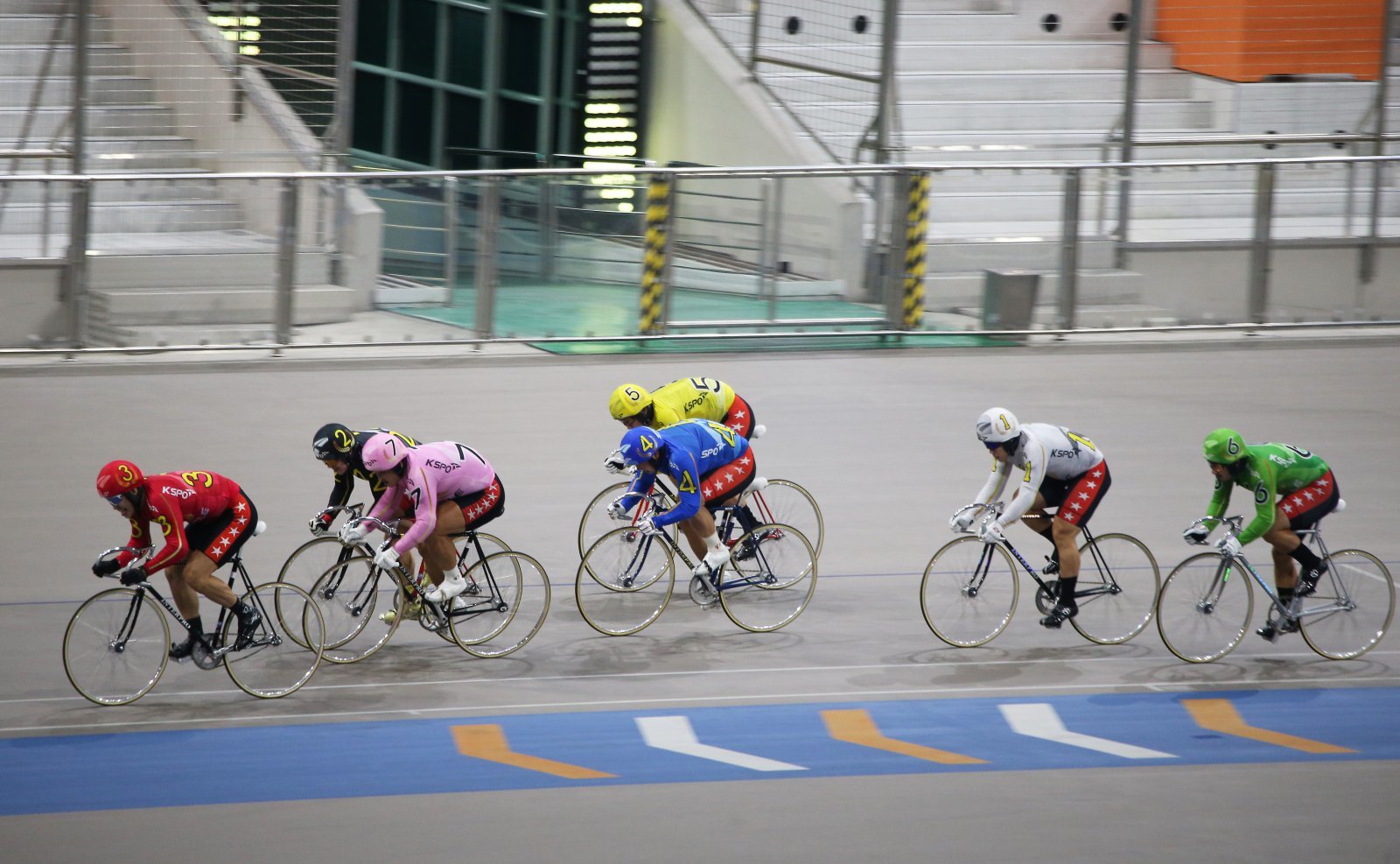 광명스피돔에서 특선급 선수들이 경주를 펼치고 있다. 사진제공 | 국민체육진흥공단
