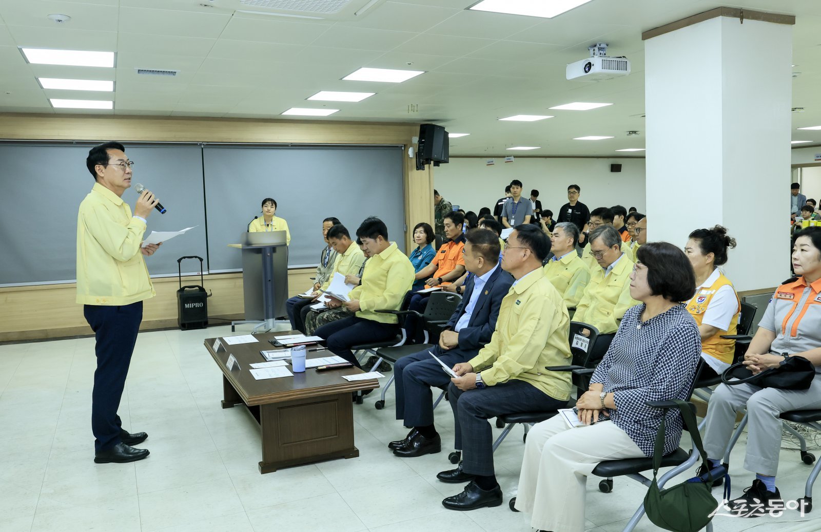 정명근 화성특례시장이 화성시 통합방위협의회 의장 자격으로 회의를 진행하고 있다. 사진제공|화성시