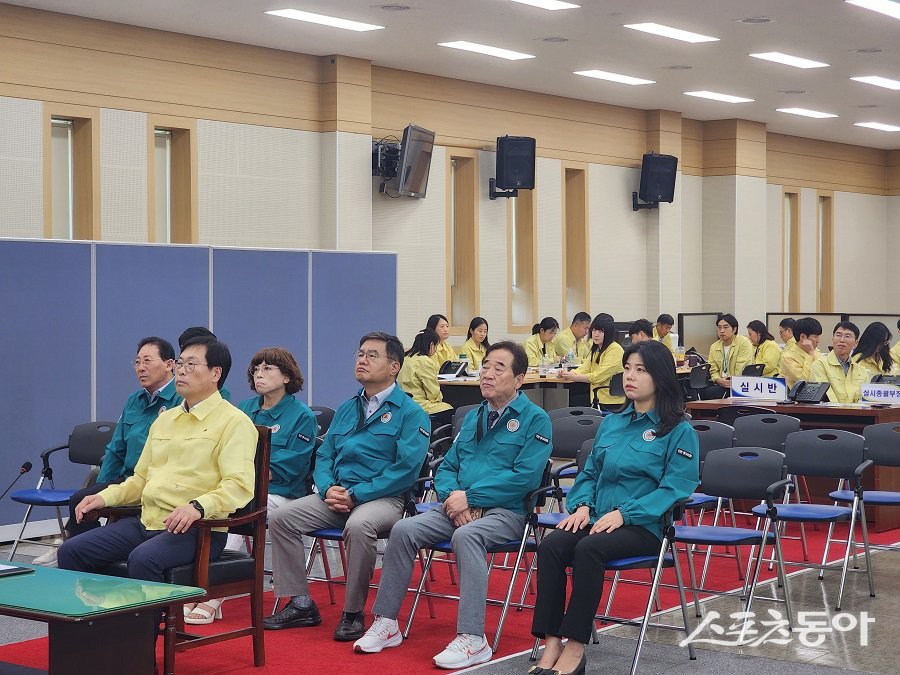 인천 중구의회, 을지연습 종합상황실을 방문하여 참가 공무원을 격려했다. 사진제공|인천 중구의회