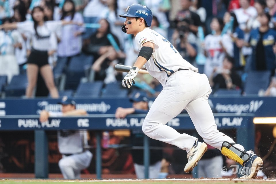 NC 김주원은 올해 전 경기에 출전하며 공격과 주루에서 커리어하이를 쓰고 있다. 지칠 법하지만, 지치지 않고 활약상을 이어가고 있다. 사진제공｜NC 다이노스