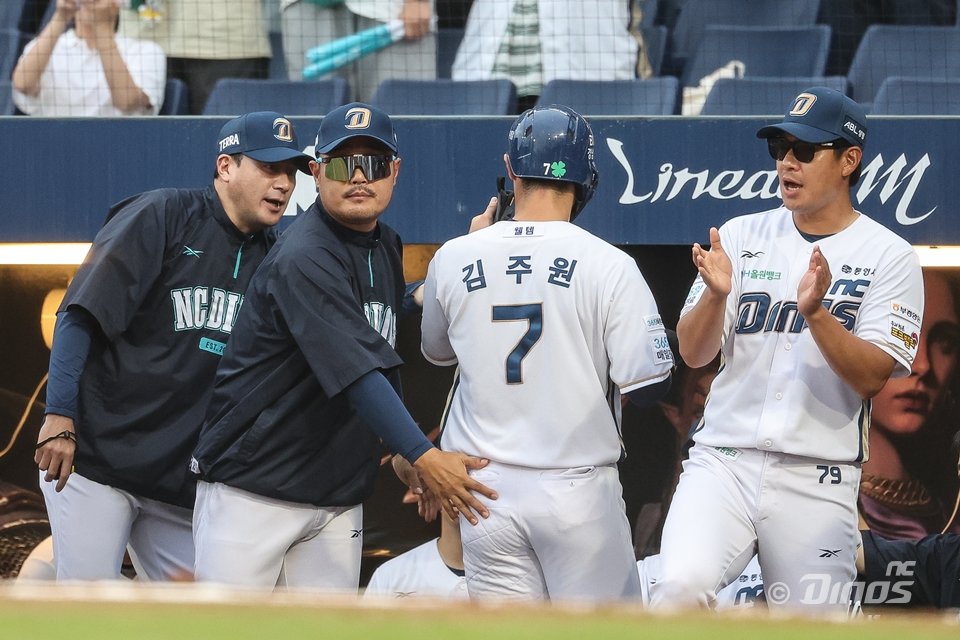 NC 김주원(7번)은 올해 전 경기에 출전하며 공격과 주루에서 커리어하이를 쓰고 있다. 지칠 법하지만, 지치지 않고 활약상을 이어가고 있다. 사진제공｜NC 다이노스