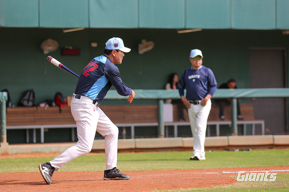 롯데는 19일 김민호 코치(왼쪽)를 2군으로 내려보내고, 김민재 코치를 1군으로 콜업했다. 팀은 8월 부진이 길어지고 있다. 사진제공|롯데 자이언츠