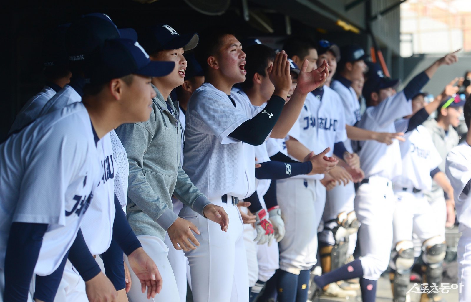 제59회 대통령배 전국고교야구대회 우승을 차지한 경남고 야구부. 이에 앞서 5월 펼쳐진 제77회 황금사자기 전국고교야구대회에 출전했을 당시의 모습. 스포츠동아DB