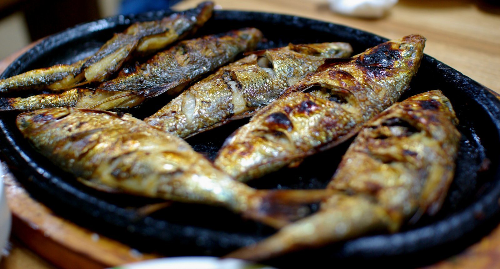 구이는 기름이 올라 고소함이 절정에 이르는 가을전어가 맛있다. ‘깨가 서 말’이라는 머리부터 아작아작 씹어 먹는 것이 국룰이다. 양형모 기자