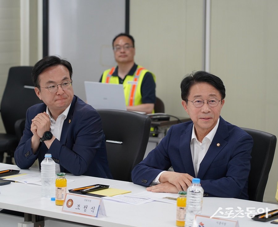 조정식 국회의원(더불어민주당, 시흥을)은 지난 19일 시흥배곧서울대학교병원 착공 현장을 찾아 건립 추진 상황과 안전 관리 현황을 점검하고 관계자들을 격려했다. 사진제공|조정식 국회의원