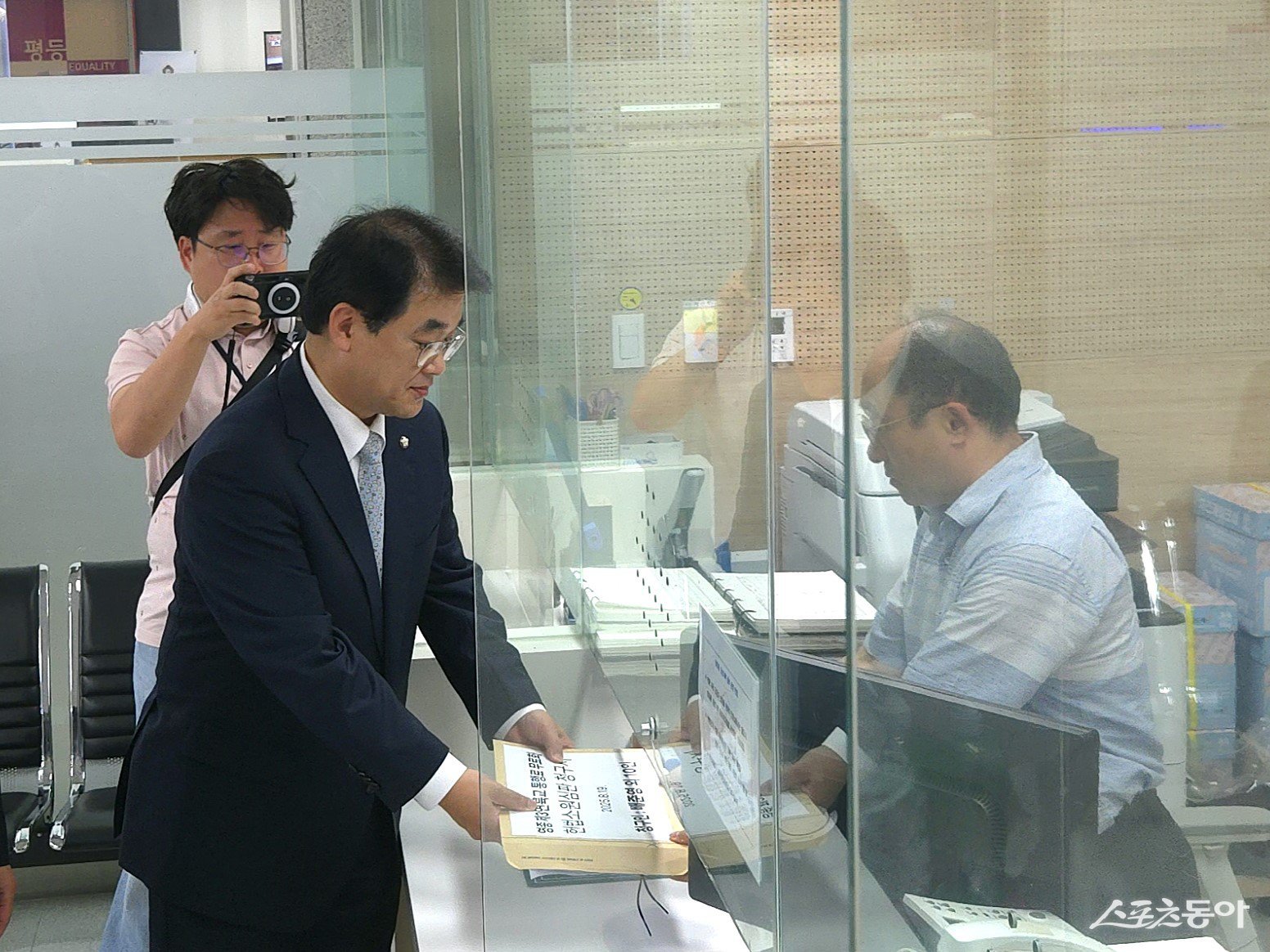 배준영 국회의원(인천 중구·강화군·옹진군)은 지난 19일 제3연륙교 유료화 방침에 반발하며 헌법소원을 제기했다. 사진제공|배준영 국회의원