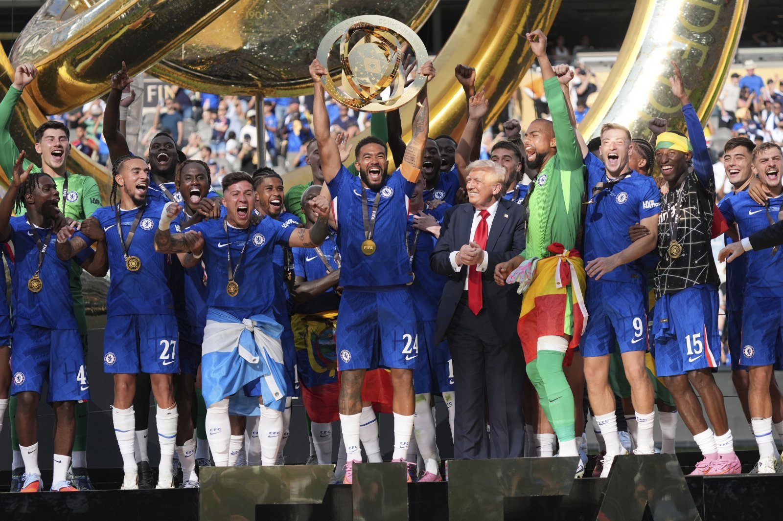 첼시는 2024~2025시즌 UECL과 클럽월드컵 우승으로 더 큰 목표를 겨냥하기 시작했다. 스털링을 비롯한 방출대상자 10명을 확정했고, 이들을 매각한 뒤 더 좋은 선수들을 영입하려고 한다. AP뉴시스