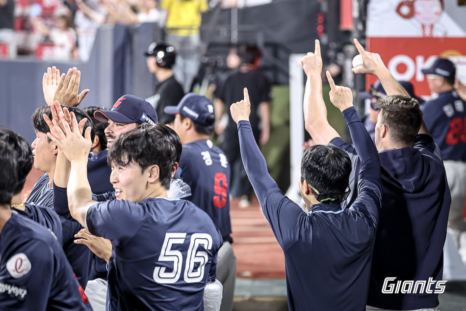 롯데는 8월 침체한 흐름을 쉽게 벗어나지 못하고 있다. 팀은 중위권 경쟁은 물론, PS 진출 여부를 걱정해야 할 시점까지 내려왔다. 사진제공|롯데 자이언츠