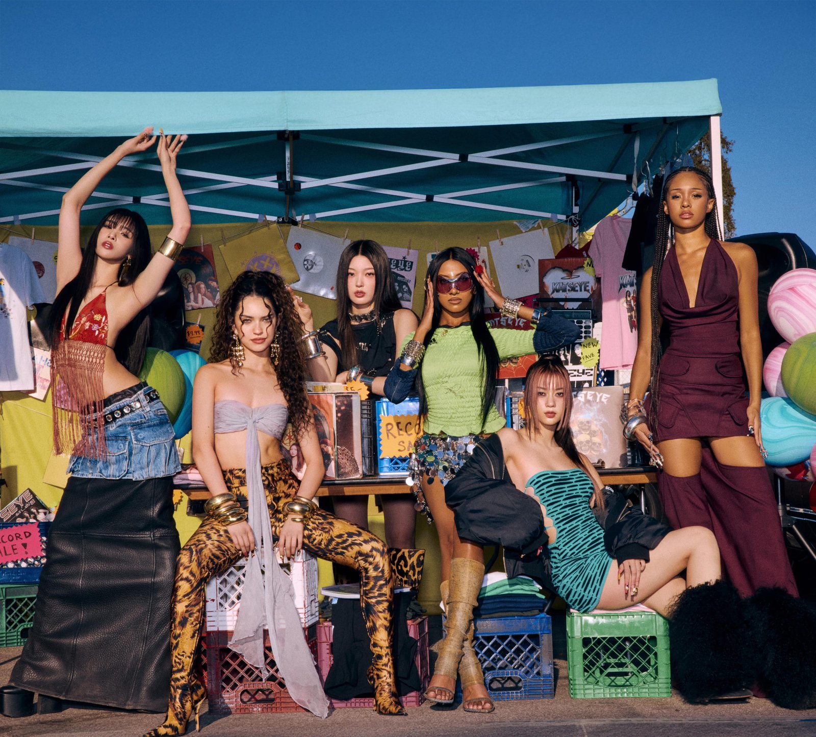 글로벌 걸그룹 KATSEYE가 ‘Gabriela’로 미국 빌보드 ‘핫 100’ 76위에 재진입하며 자체 최고 순위를 경신했다. 글로벌 차트와 앨범 차트에서도 역주행을 이어가며 세계적 인기 상승세를 이어가고 있다. 사진제공|하이브 x 게펜 레코드