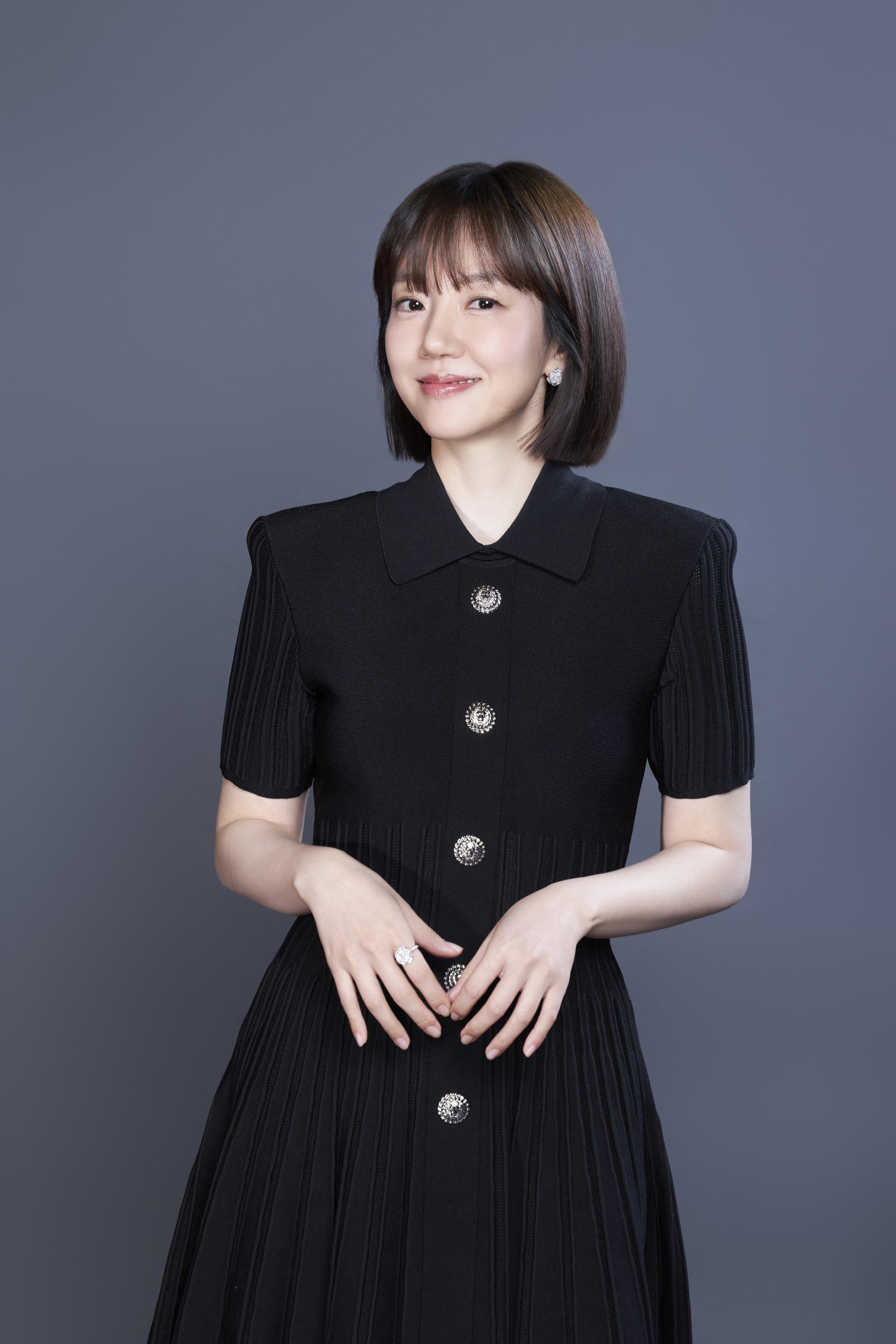 임수정이 디즈니+ 오리지널 시리즈 ‘파인: 촌뜨기들’에서 지능적인 야망가 양정숙 역을 맡아 완벽한 연기 변신에 성공했다. 사진제공 | 월트 디즈니 컴퍼니 코리아