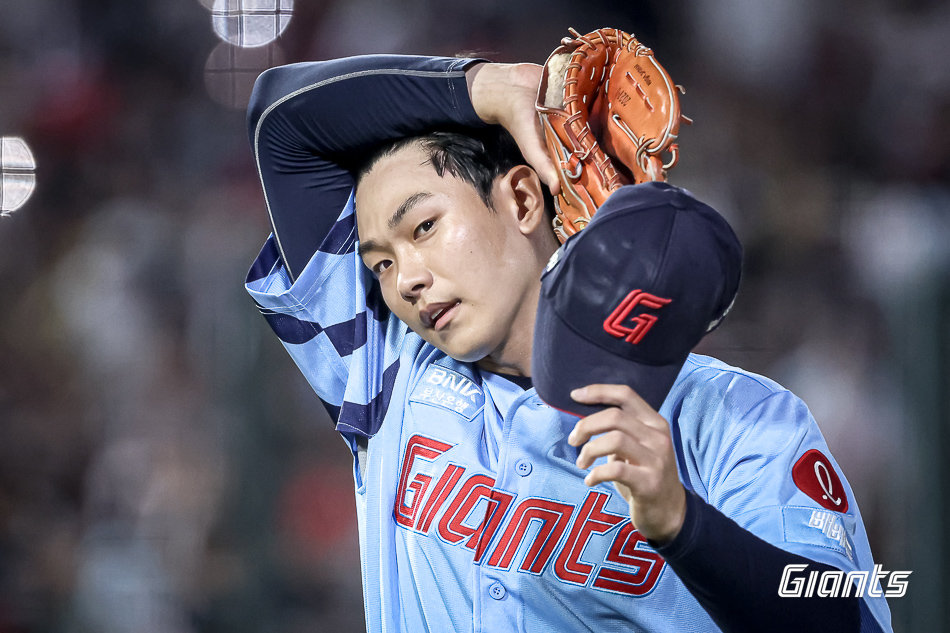 롯데 홍민기는 20일 잠실 LG와 원정경기를 앞두고 1군 엔트리에서 빠졌다. 그는 최근 제구 난조를 보이며 2군에서 조정기간을 가질 예정이다. 사진제공｜롯데 자이언츠