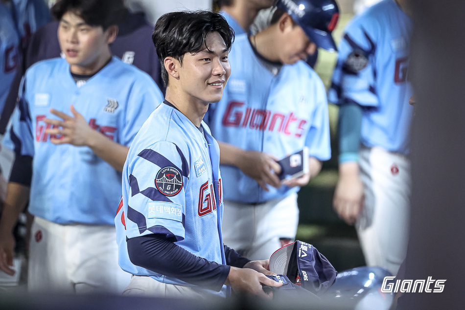 롯데 홍민기는 20일 잠실 LG와 원정경기를 앞두고 1군 엔트리에서 빠졌다. 그는 최근 제구 난조를 보이며 2군에서 조정기간을 가질 예정이다. 사진제공｜롯데 자이언츠