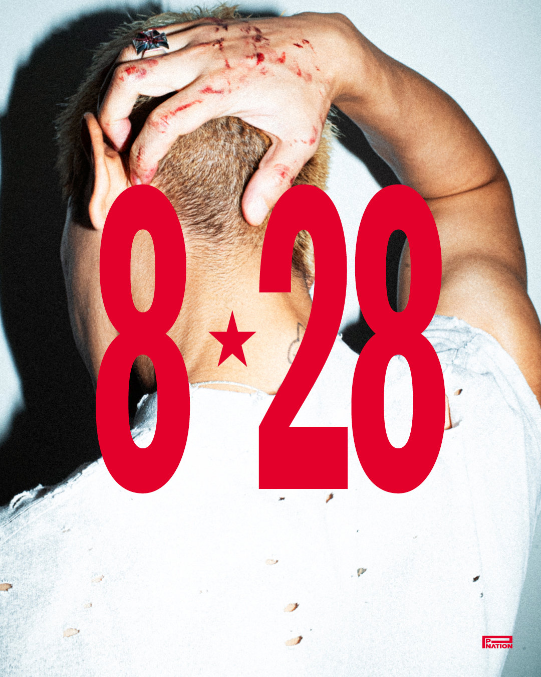 가수 크러쉬가 약 2년 만에 새 EP 앨범 ‘FANG’을 발매하며 색다른 콘셉트와 한층 업그레이드된 음악 세계를 선보인다. 이번 앨범은 강렬한 비주얼과 감성으로 팬들의 기대를 모으고 있다. 사진제공|피네이션