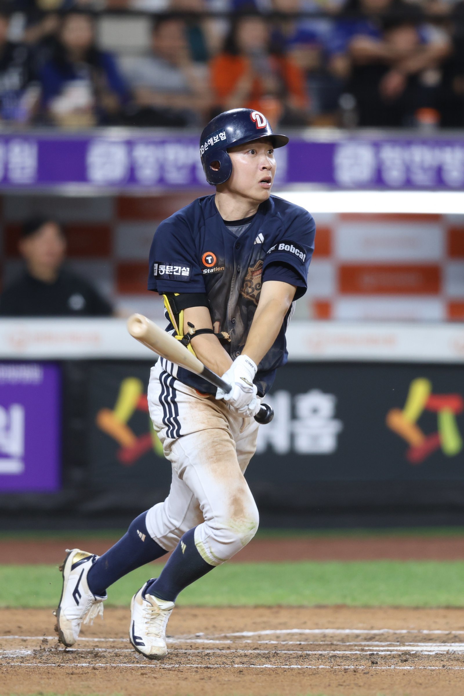 두산 정수빈은 전준호의 KBO리그 통산 최다 3루타 기록을 넘어설 가장 유력한 후보다. 스스로도 3루타에 대한 애착이 강해 “기록을 꼭 개고 싶다. 만약에 내가 기록을 깨트린다면 누구도 넘어서지 못했으면 좋겠다”고 의욕을 보였다. 19일 대전 한화전에서 3루타를 치고 타구를 응시하는 정수빈. 사진제공|두산 베어스