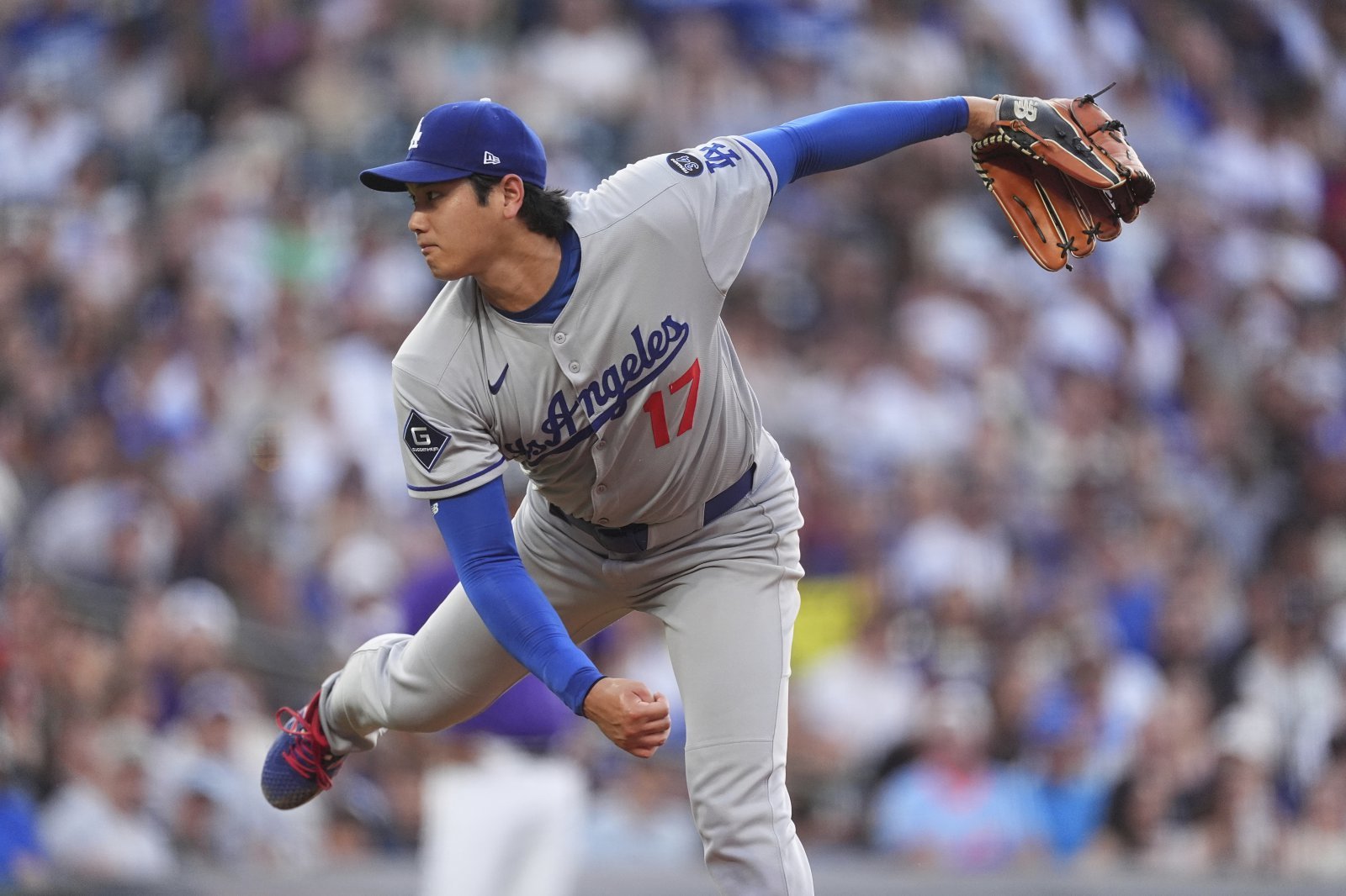 LA 다저스 오타니 쇼헤이가 21일(한국시간) 쿠어스필드에서 열린 콜로라도 로키스와 원정경기에서 4이닝 9안타 무4사구 3탈삼진 5실점으로 패전투수가 됐다. ‘투수들의 무덤’으로 불리는 쿠어스필드의 악몽을 오타니도 피해가지 못했다. 역투하는 오타니. 덴버(미 콜로라도주)｜AP뉴시스