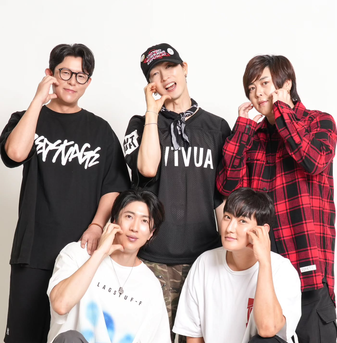 ‘1세대 대표 아이돌 그룹’ 에이치오티가 6년 만에 완전체로 뭉쳐 음악 페스티벌 무대에 오른다. 에이치오티는 최근 글로벌 인기를 끌고 있는 ‘케이팝 데몬 헌터스’ 속 보이그룹 사자보이즈의 모티프가 된 것으로 알려져 화제를 모으기도 했다. 사진출처|토니안 인스타그램