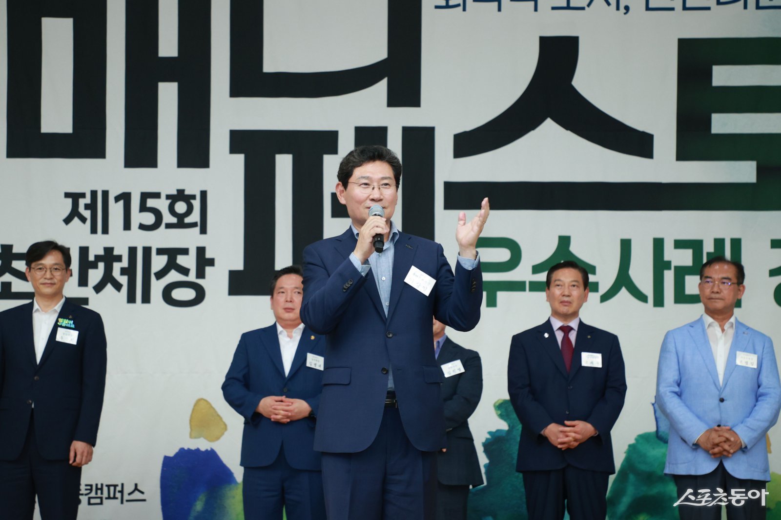 안동에서 열린 ‘2025 전국 기초단체장 매니페스토 우수사례 경진대회’에서 인사말을 하고 있는 이상일 용인특례시장 모습. 사진제공｜용인시