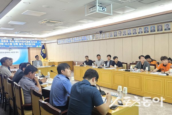 김광열 영덕군수가 ‘산불 감시 및 대응을 위한 무인 자율 이동체 도입과 AI드론 관제시스템 구축 용역 착수보고회’를 주재하고 있다. 사진제공 ㅣ 영덕군