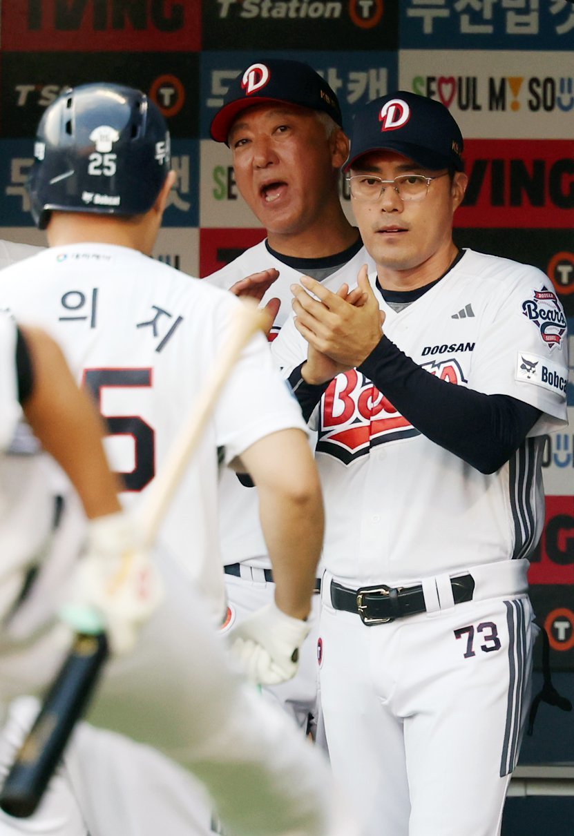 두산 조성환 감독대행이 22일 잠실 KT전에 앞서 “우리가 어떤 야구를 하는지에 더 포커스를 맞춰야 한다”고 강조했다. 뉴시스