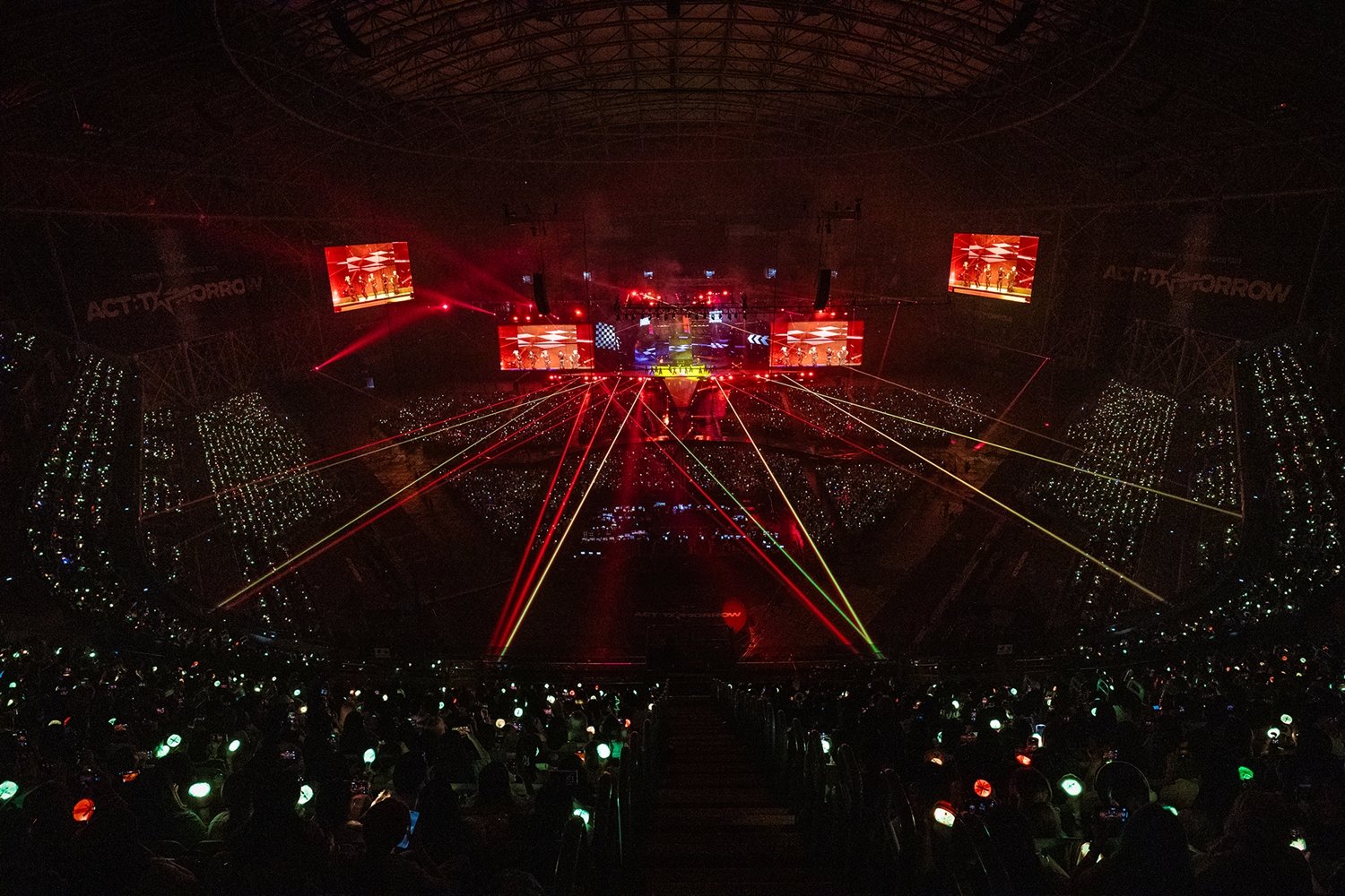 22~23일 이틀간 서울 고척스카이돔에서 열린 투모로우바이투게더의 ‘액트:투모로우’에는 전석 매진에 해당하는 3만3000여 관객이 함께 해 눈길을 끌었다. 사진제공|빅히트뮤직
