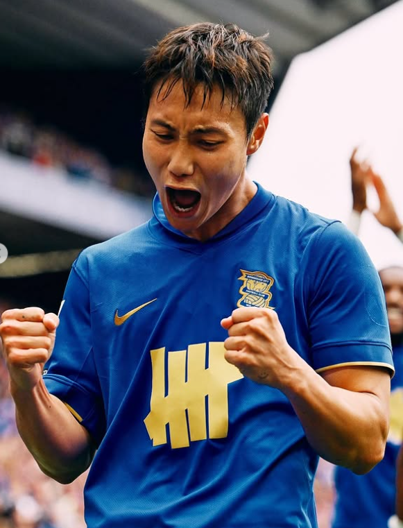 버밍엄시티 백승호가 24일 홈에서 열린 옥스퍼드와의 잉글랜드 챔피언십 3라운드 경기에서 결승골을 터트린 뒤 환호하고 있다. 사진출처|버밍엄시티 인스타그램