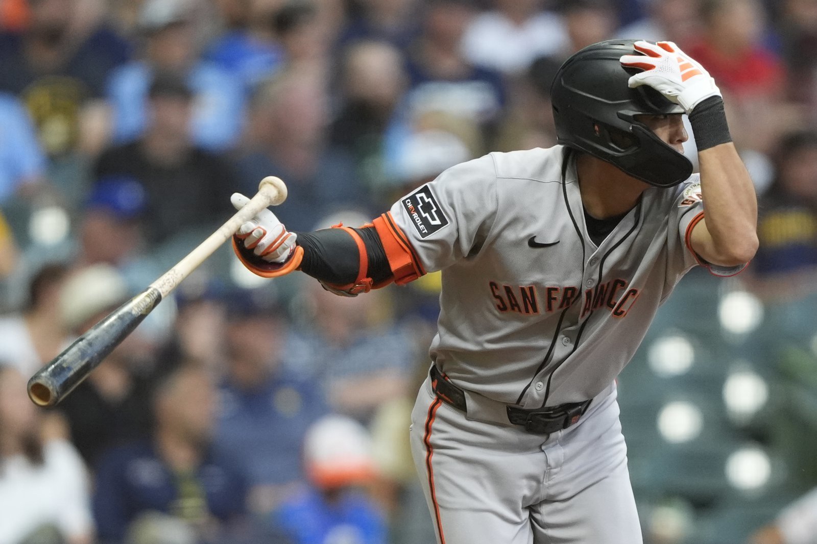 샌프란시스코 이정후가 24일(한국시간) 아메리칸 패밀리 필드에서 열린 밀워키전 5회초 중견수 방면으로 빨랫줄 같은 타구를 날린 뒤, 1루로 달리고 있다. 밀워키(미 위스콘신주)|AP뉴시스