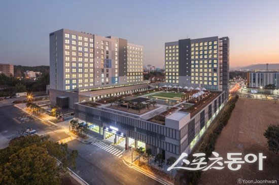 포스코A&C가 설계·시공을 주도한 12층 규모의 기숙사 건물인 ’포스코 광양 기가타운‘ 조감도. 사진제공ㅣ포항시