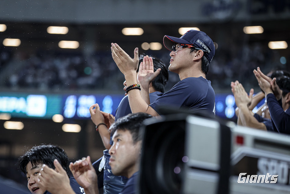 KBO리그가 출범한 이래 한 시즌 11연패 이상을 기록한 팀이 포스트시즌에 진출한 적은 단 한 번도 없었다. 롯데는 0%의 비율과 마주하게 됐다. 사진제공|롯데 자이언츠