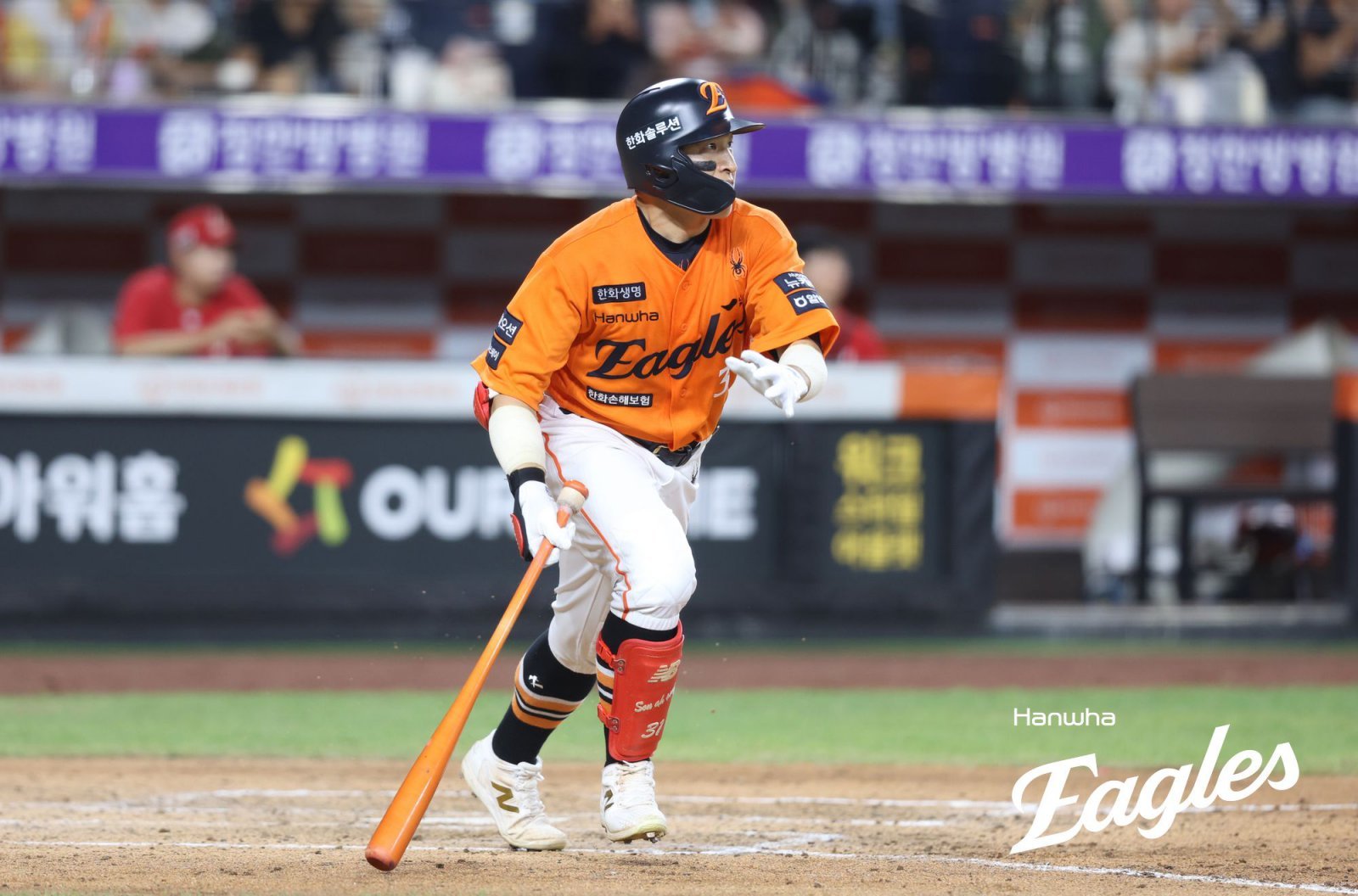 한화 손아섭이 23일 대전 한화생명볼파크에서 열린 SSG전 8회말에 외야 우중간에 떨어지는 안타를 때린 뒤 타구를 바라보고 있다. 손아섭은 이 안타로 개인 통산 2600안타 기록을 달성했다. 현역 통산 타율 2위를 마크하고 있어 그의 2600안타 기록이 더욱 빛난다. 사진제공｜한화 이글스