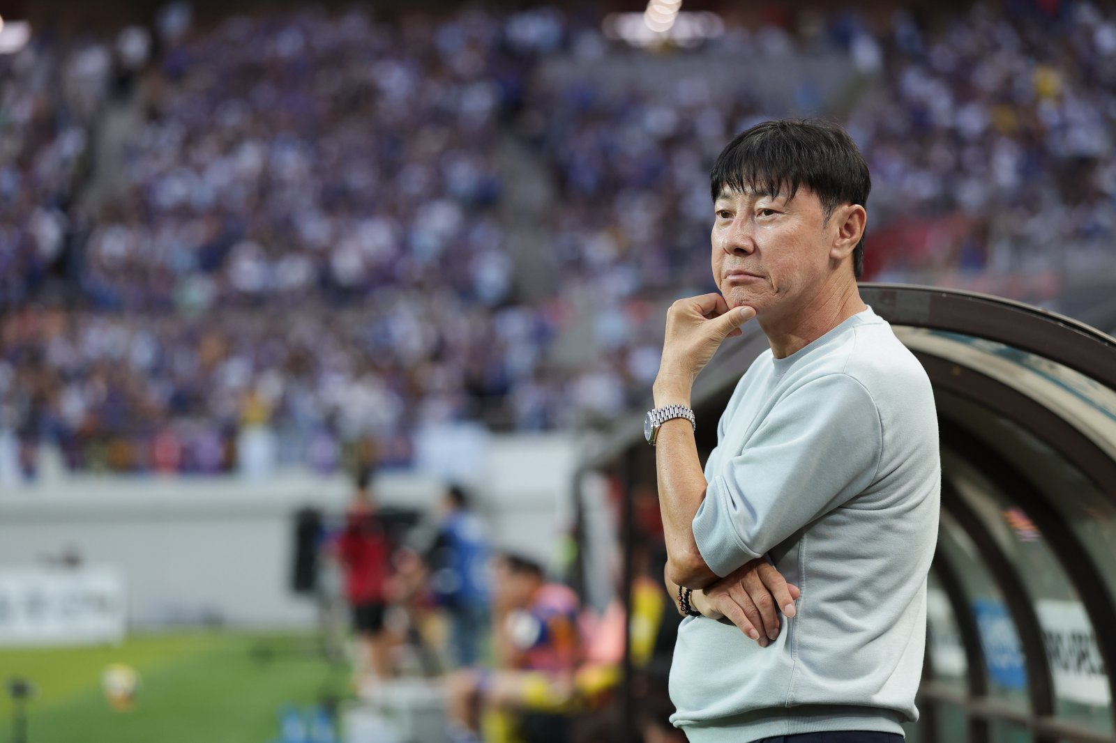 신태용 울산 감독이 24일 서울월드컵경기장에서 열린 서울과 K리그1 원정경기 도중 그라운드를 응시하고 있다. 사진제공 |한국프로축구연맹