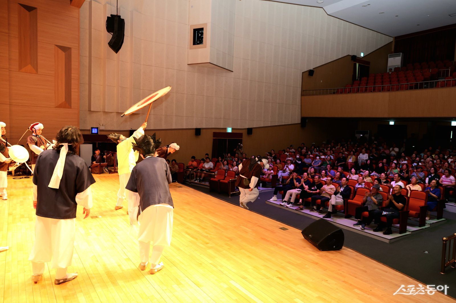 충북 괴산군(군수 송인헌)은 지난 23일 괴산문화예술회관에서 열린 충북공연예술페스타 융복합연희마당극 “제주 옹고집전” 공연이 성황리에 막을 내렸다. 사진제공｜괴산군